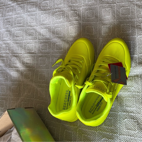 Sketchers Uno Night Shade Sneaker Neon Yellow 9 wide - Picture 8 of 9